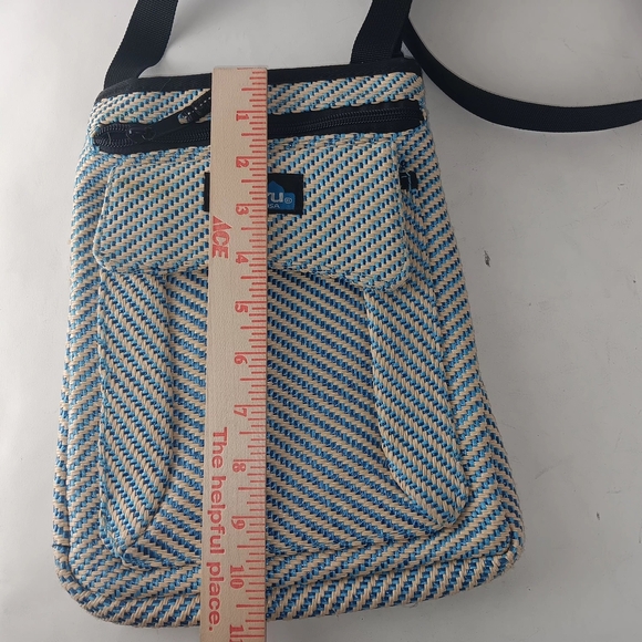 Kavu Blue and White Crossbody Bag for Everyday Adventures - Picture 5 of 10